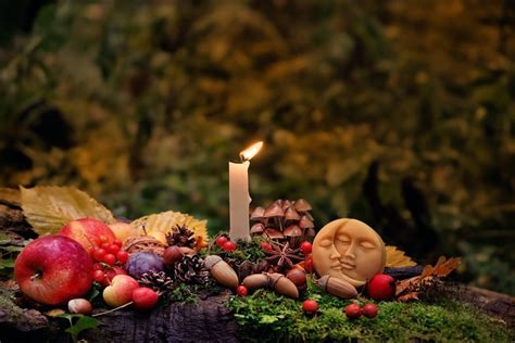 What are the practices of pagans on the autumn equinox
